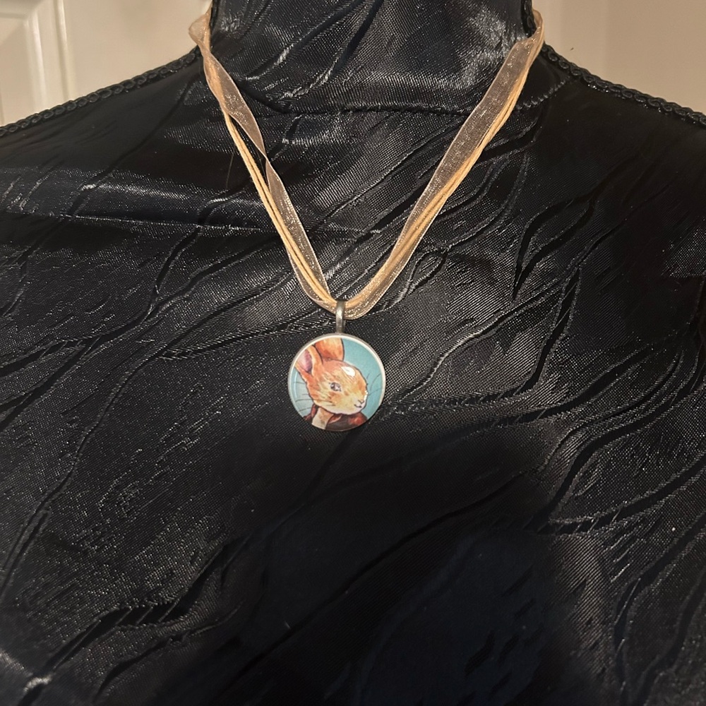 Green Pendant Necklace with Velvet Ribbon